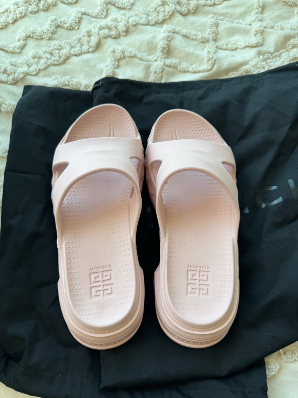 Givenchy Marshmallow slides - Picture 4 of 6